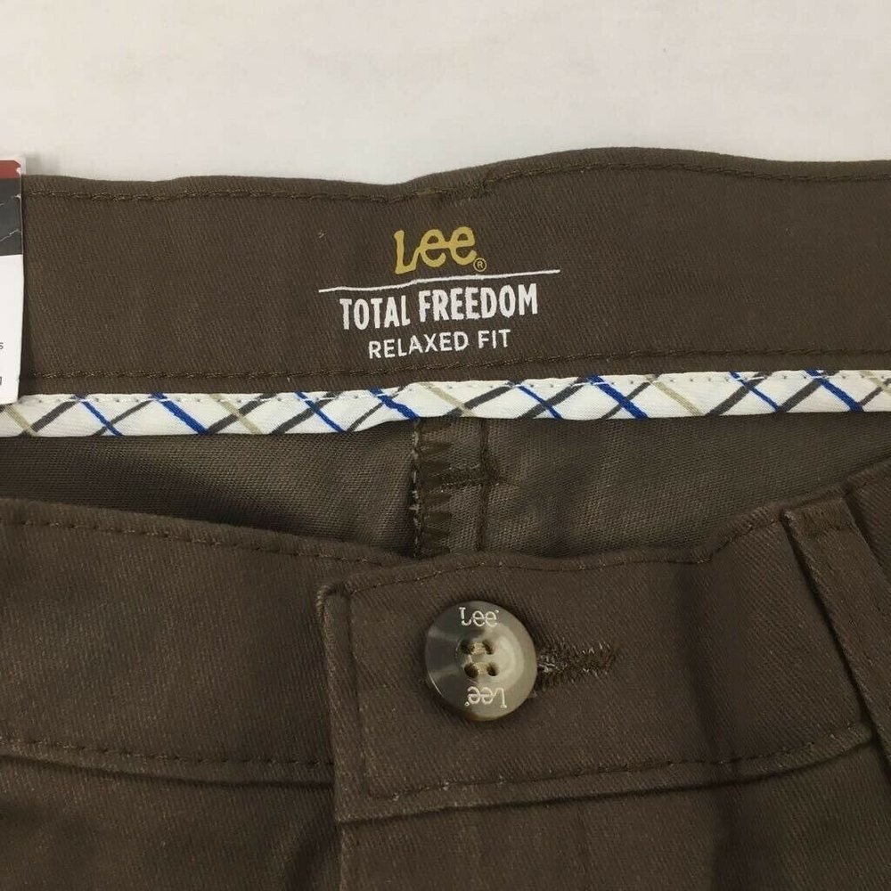 Lee Mens Chino Pants Brown Pockets Stretch Pleated Front Relaxed Fit 32 x 32 New - Picture 5 of 7